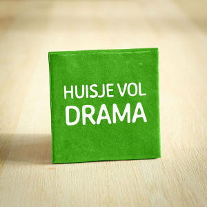 Tegeltje huisje vol drama of liefde keramiek