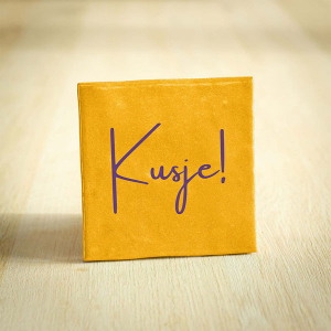 Tegeltje kusje keramiek