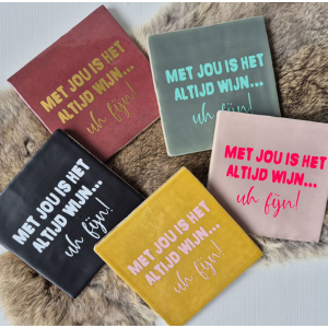 Tegeltje met jou is het altijd wijn in meerdere kleuren
