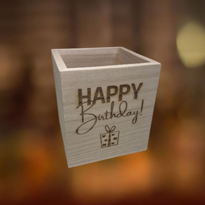 Houten bakje happy birthday Houten bakje happy birthday