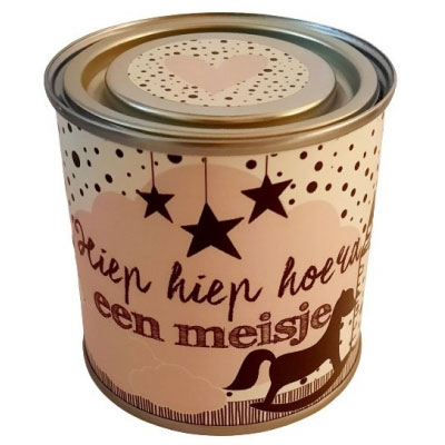 Feestelijk blikje hiep hiep hoera een meisje Feestelijk blikje hiep hiep hoera een meisje