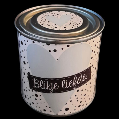 Feestelijk blikje liefde met mintkleurig hart Feestelijk blikje liefde met mintkleurig hart