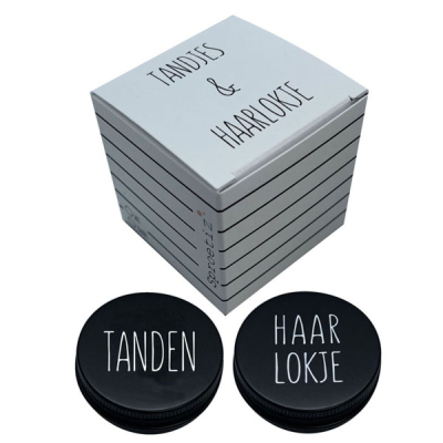 Tandendoosje en haarlokdoosje met strakke tekst Tandendoosje en haarlokdoosje met strakke tekst