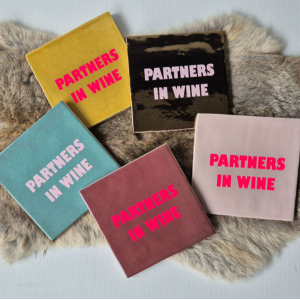 Tegeltje partners in wine in meerdere kleuren