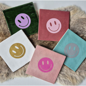 Tegeltje smiley in meerdere kleuren
