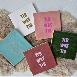 Tegeltje tis wat tis in meerdere kleuren